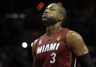 NBA nubaudė D.Wade'ą už nepadorų gestą